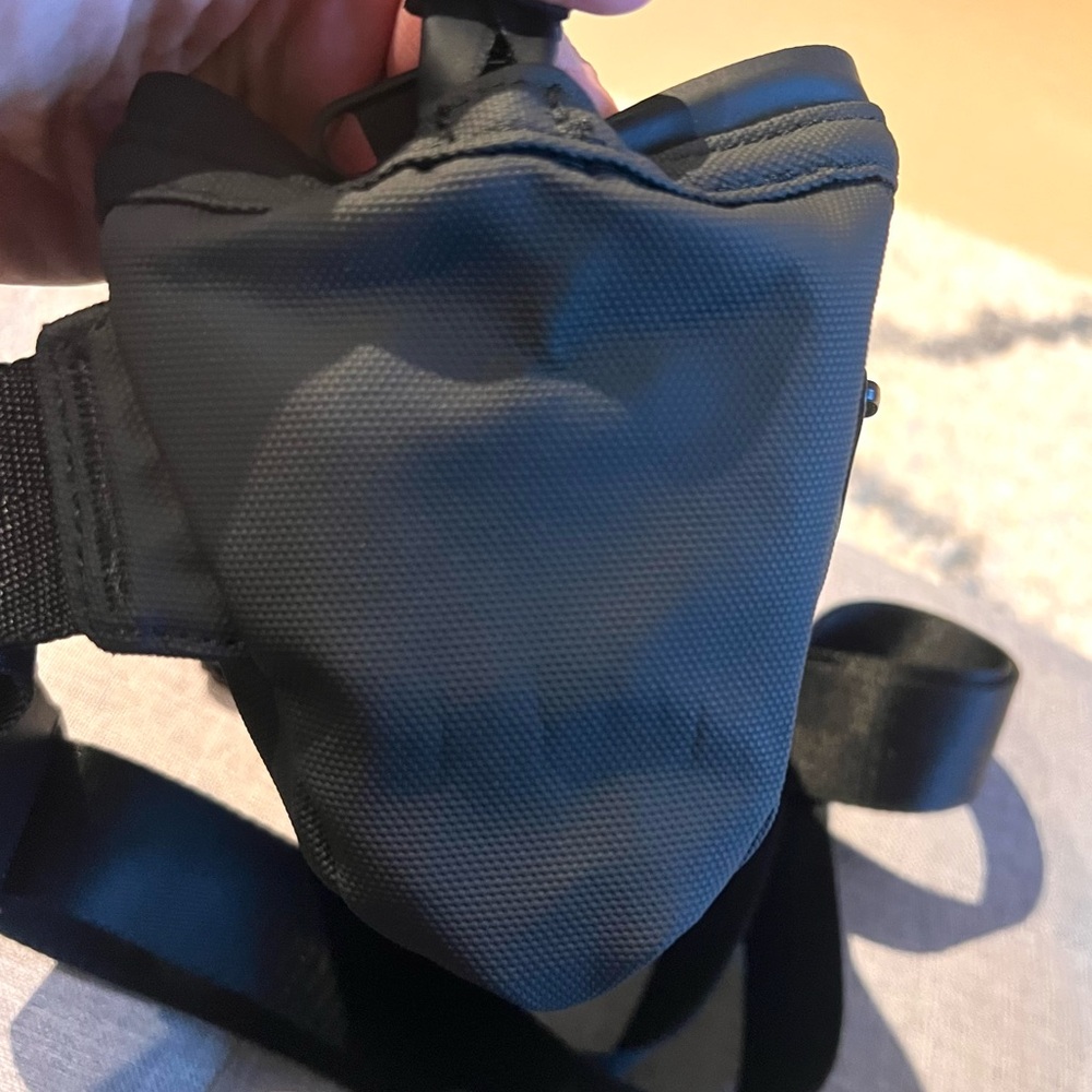 Portland Gear Cascade Crossbody Bag ~ Black - Picture 7 of 13